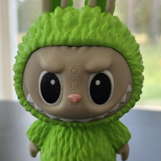 Aranyos Labubu figura 3D nyomtatással