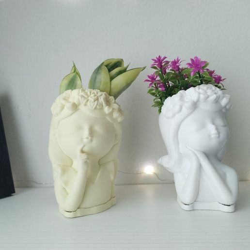 Aranyos Lány Virágtartó - Kerti Mosolyok