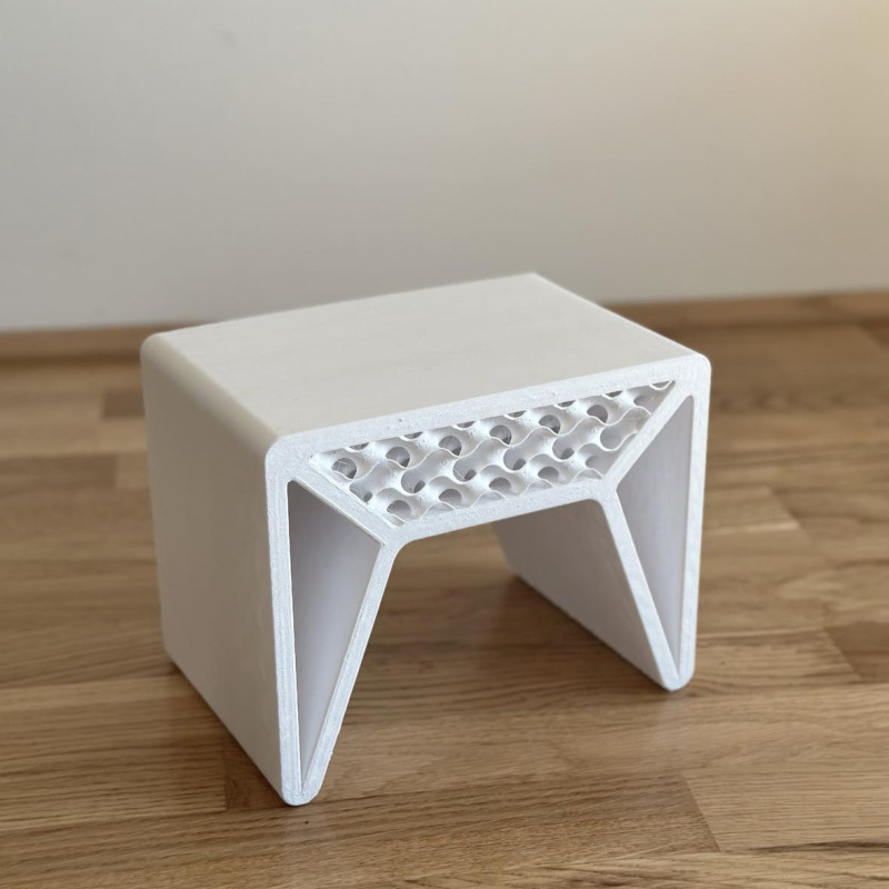 Gyroid mintás 3D nyomtatott ülőke