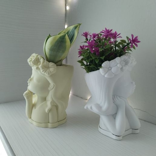 Aranyos Lány Virágtartó - Kerti Mosolyok