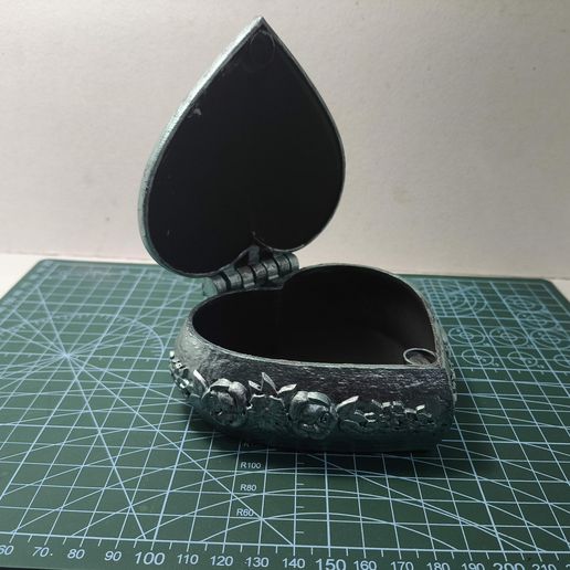 Szív alakú ékszerdoboz