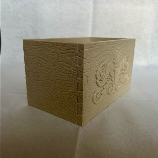 Nagy fa hatású virágtartó doboz díszített mintával