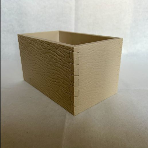 Nagy fa hatású virágtartó doboz díszített mintával