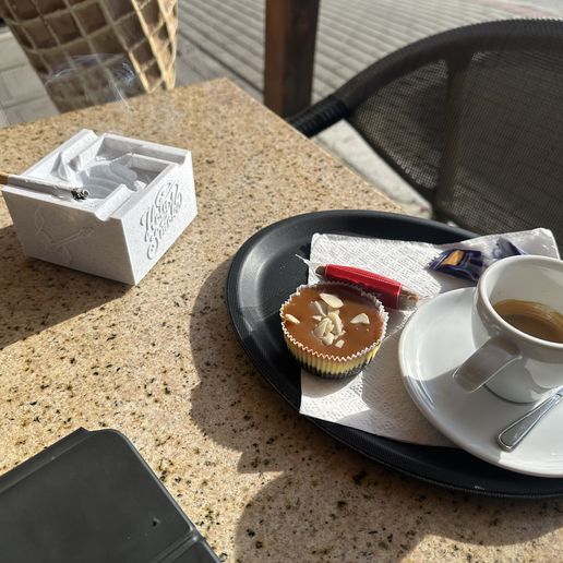 Szent Füst Hamutartó