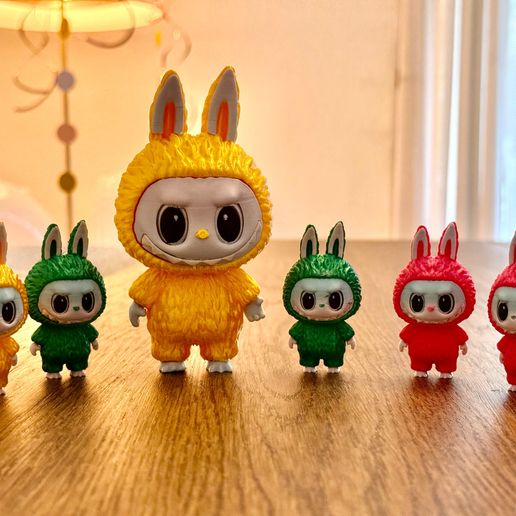 Aranyos Labubu figura 3D nyomtatással