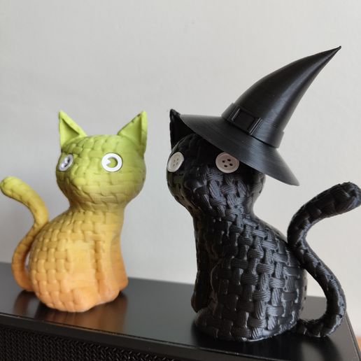 Horgolt Halloween macska boszorkánykalapban