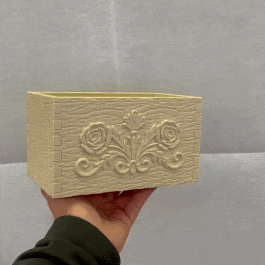 Nagy fa hatású virágtartó doboz díszített mintával